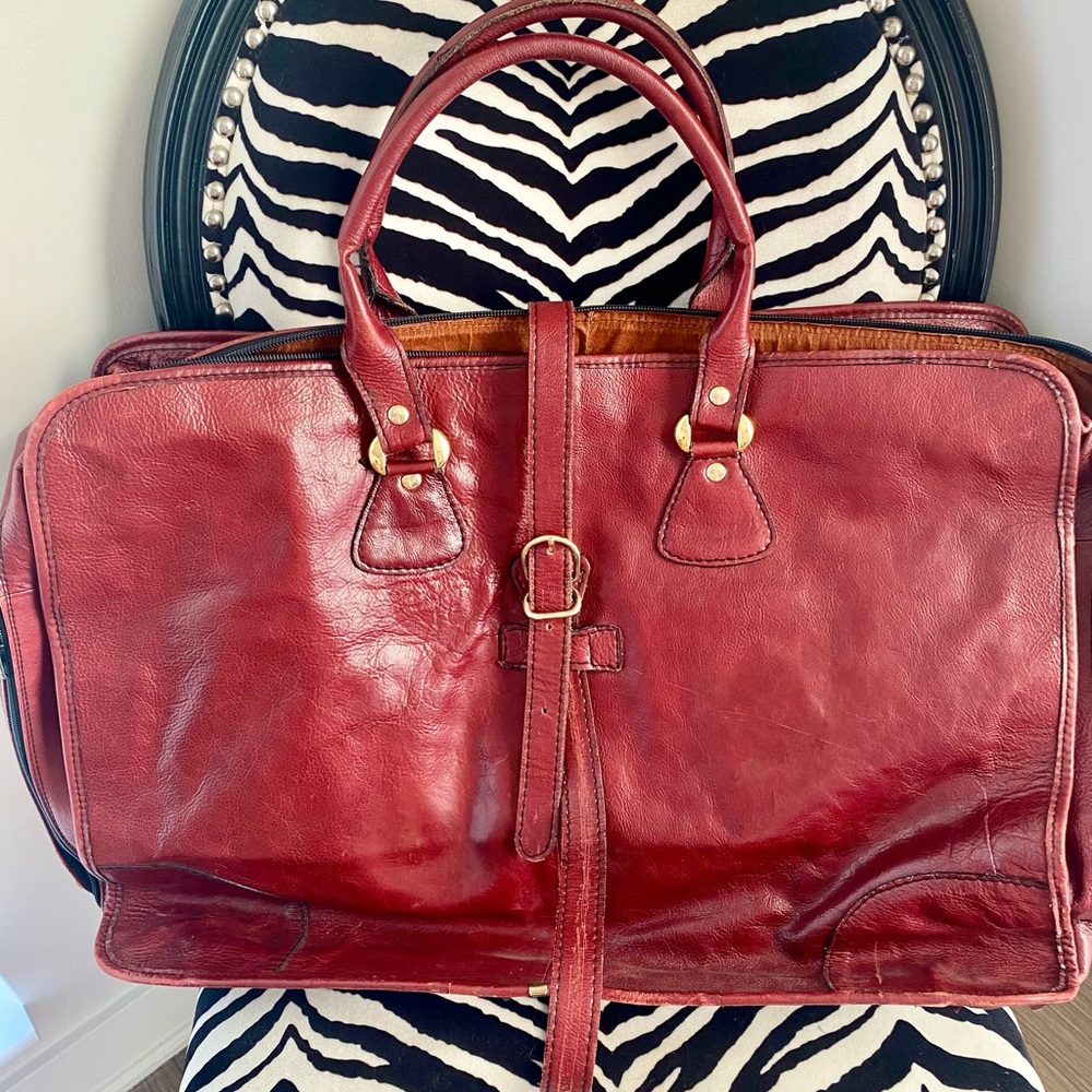 Elegant Burgundy Leather Travel Bag
